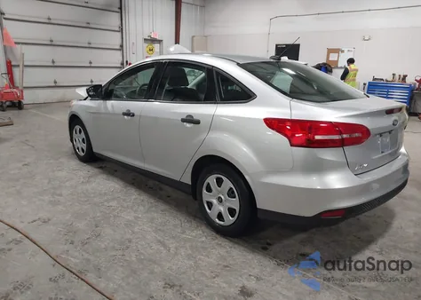 2017 Ford Focus S z USA, uszkodzony, nr VIN 1FADP3E2XHL342810